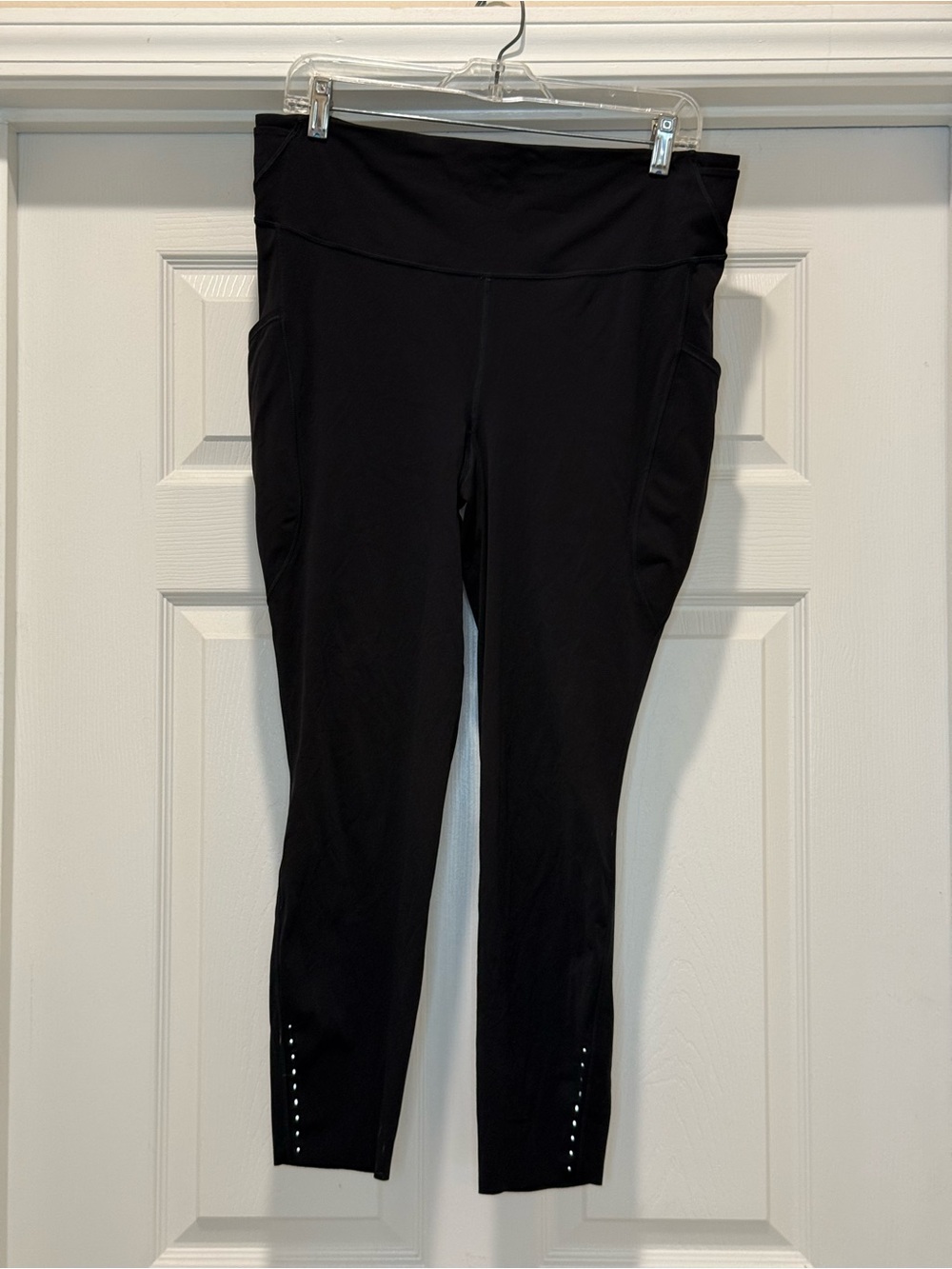 Lululemon Size 14 Black High-Waist Athletic Leggings with Side Pockets